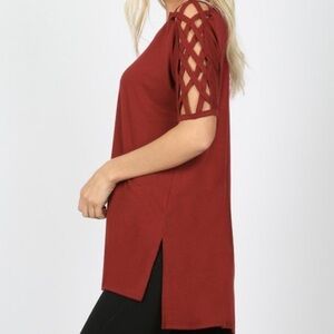 Fired Brick Criss Cross Hi-Low Top, medium